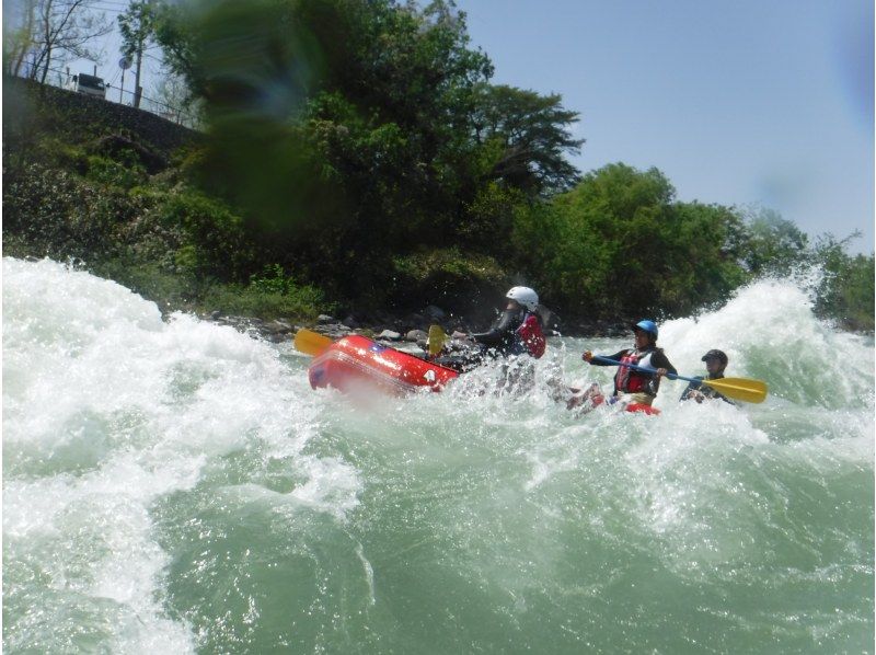 ✅春限定の1日コース【群馬/みなかみ/ラフティング5時間】日本トップクラスの激流へ！群馬名物『登利平』の鳥めし弁当付き！の紹介画像