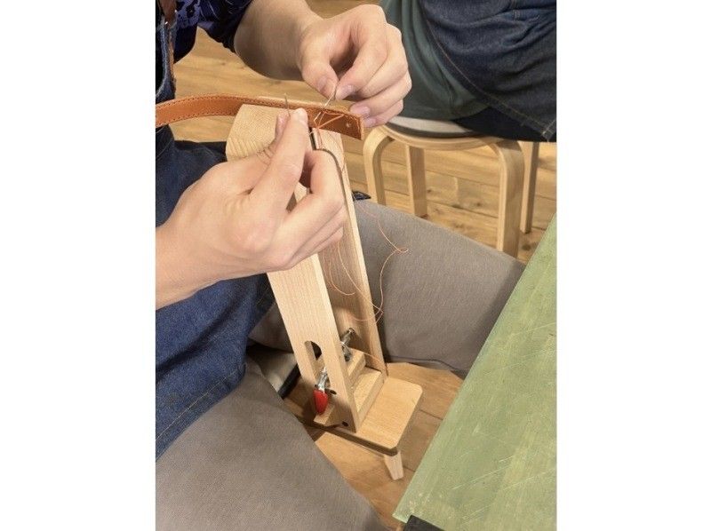 【山梨県・富士五湖】富士山の麓でベルトループキーホルダーの手縫い体験の紹介画像