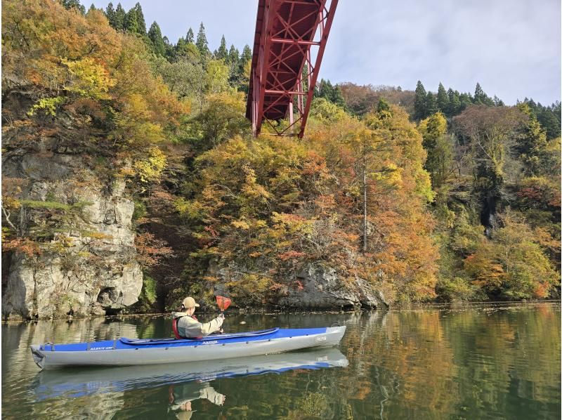 【福島・奥会津（金山町）】霧幻峡カヤックツアー｜絶景に溶け込む水上散歩。五感を揺さぶる絶景パドル！初心者・女性・子連れ歓迎の紹介画像