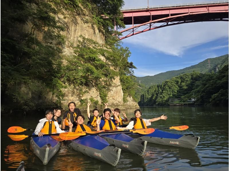 【福島・奥会津（金山町）】霧幻峡カヤックツアー｜絶景に溶け込む水上散歩。五感を揺さぶる絶景パドル！初心者・女性・子連れ歓迎の紹介画像
