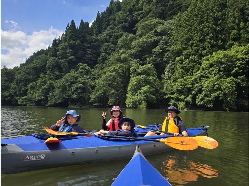 【福島・奥会津（金山町）】霧幻峡カヤックツアー｜絶景に溶け込む水上散歩。五感を揺さぶる絶景パドル！初心者・女性・子連れ歓迎の紹介画像