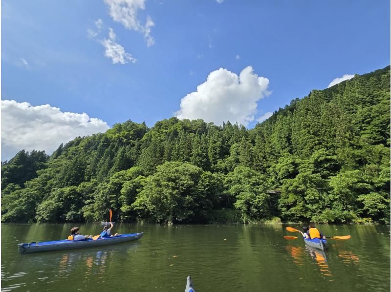 【福島・奥会津（金山町）】夕涼み霧幻峡カヤック｜自然の音に耳を傾ける贅沢。一日の終わりに心のリセットを。大人の休日・女子旅にの紹介画像