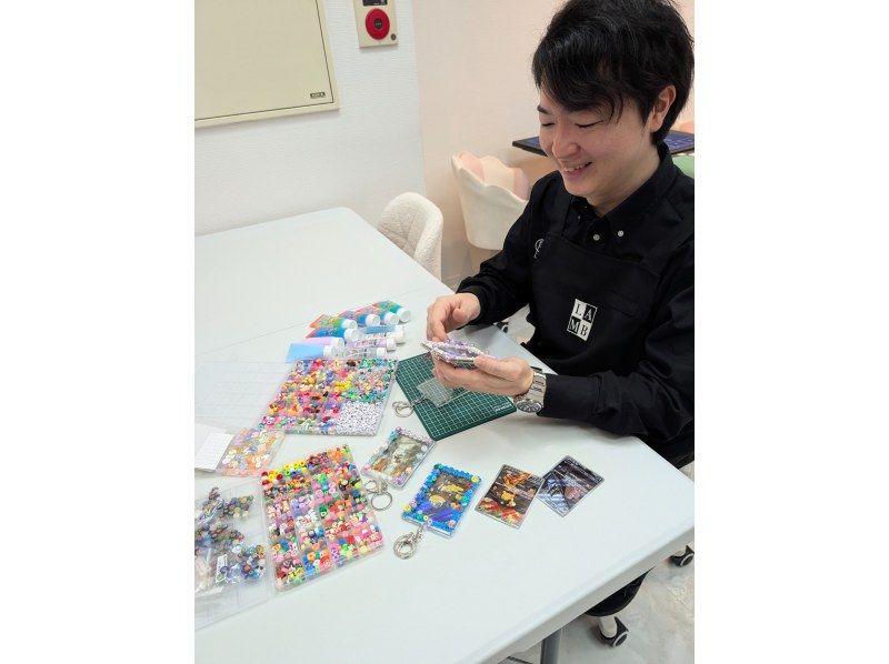 【東京・池袋】駅徒歩1分｜トレカでオリジナルキーホルダー作り体験｜初心者OK・親子歓迎・手ぶらOKの紹介画像