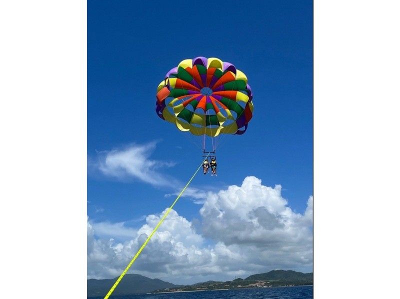 【沖縄・宮古島】宮古島パラセーリング｜宮古ブルーを空から楽しもう！！の紹介画像