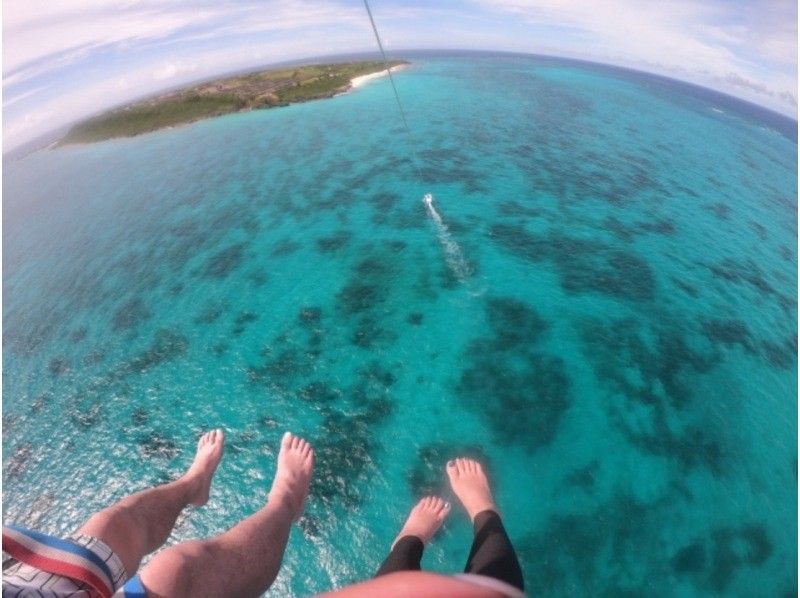 【沖縄・宮古島】宮古島パラセーリング｜宮古ブルーを空から楽しもう！！の紹介画像