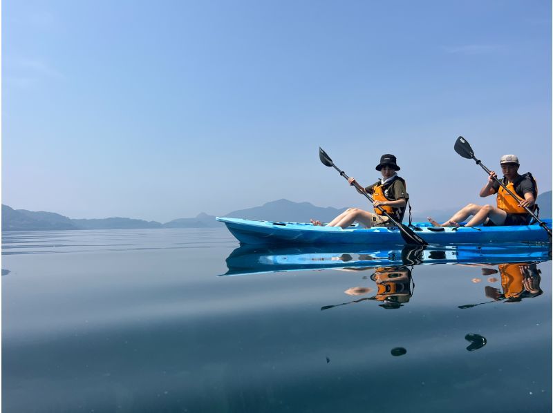 【北海道・洞爺湖】のんびりカヤック体験！穏やかな湖上クルーズを楽しもう・春は新緑・秋は紅葉も♪ガイド付きで初心者も安心して楽しめます！の紹介画像