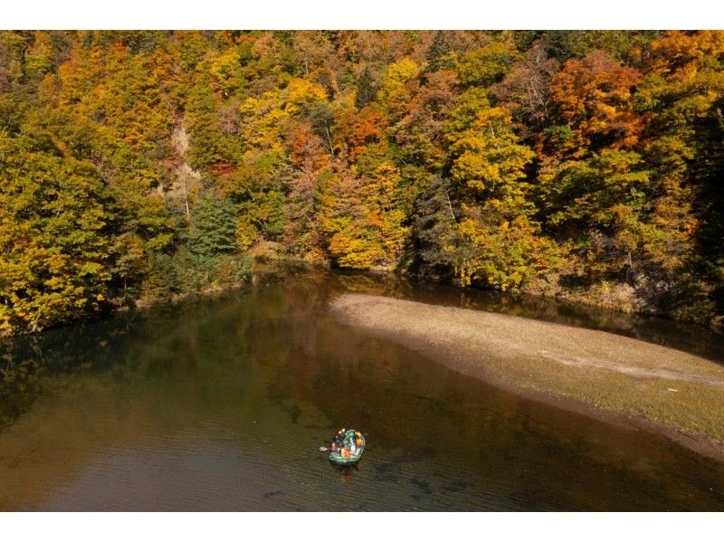 [北海道・札幌・定山渓]1歳からラフティングボートに乗って川あそびを楽しめる！～ちびっこかっぱツアー～（焚き火＆焼きマシュマロ付き）の紹介画像