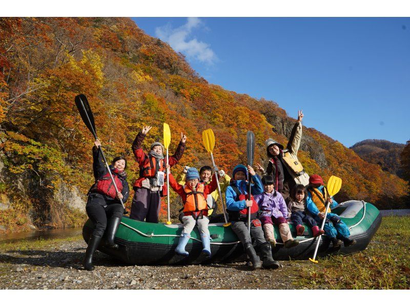[北海道・札幌・定山渓]1歳からラフティングボートに乗って川あそびを楽しめる！～ちびっこかっぱツアー～（焚き火＆焼きマシュマロ付き）の紹介画像