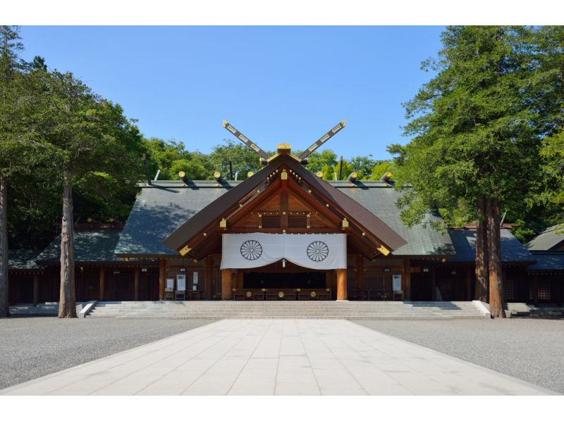 北海道札幌発！ 北海道神宮＋頭大仏殿＋白い恋人パーク＋定山渓温泉 札幌・定山渓1日満喫日帰りバスツアー！＜4月から9月／札幌市内発着＞の紹介画像
