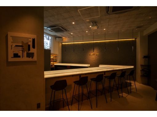 【【六本木の夜あそび】8席限定の隠れ家マジックバーで本格マジック×本格カクテル|カップル・女性に人気/英語対応の大人のナイト体験 【【六本木の夜あそび】8席限定の隠れ家マジックバーで本格マジック×本格カクテル|カップル・女性に人気/英語対応の大人のナイト体験