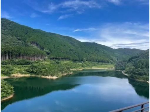 【福岡・五ケ山】《早いもの勝ちの4人乗りSUPプラン》五ケ山ダム湖SUP体験60分|山と湖の絶景・波なし穏やか初心者OK! 【福岡・五ケ山】《早いもの勝ちの4人乗りSUPプラン》五ケ山ダム湖SUP体験60分|山と湖の絶景・波なし穏やか初心者OK!