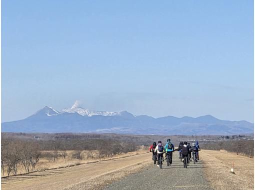 【北海道・鶴居村/釧路近郊】絶景の釧路湿原を駆け抜ける!ガイド付きサイクリング(3~4時間)・タンチョウやエゾシカに会えるグラベルツアー! 【北海道・鶴居村/釧路近郊】絶景の釧路湿原を駆け抜ける!ガイド付きサイクリング(3~4時間)・タンチョウやエゾシカに会えるグラベルツアー!