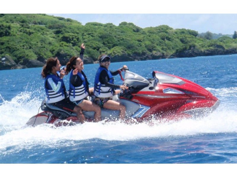 【沖縄・うるま市・浜比嘉島】《Aプラン》無人島シュノーケリング+マリンジェット＋マリンチューブの紹介画像