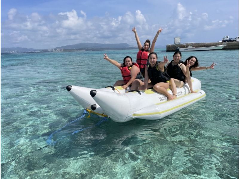 Okinawa, Minnajima [S Plan ◆ Boat snorkeling & 3 types of marine sports to choose from & swimming in the sea] Includes a round trip boat ticket to Minnajima & lunch & 1 parasol & photo shoot!!の紹介画像