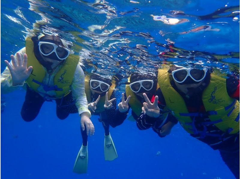 Okinawa, Minnajima [S Plan ◆ Boat snorkeling & 3 types of marine sports to choose from & swimming in the sea] Includes a round trip boat ticket to Minnajima & lunch & 1 parasol & photo shoot!!の紹介画像