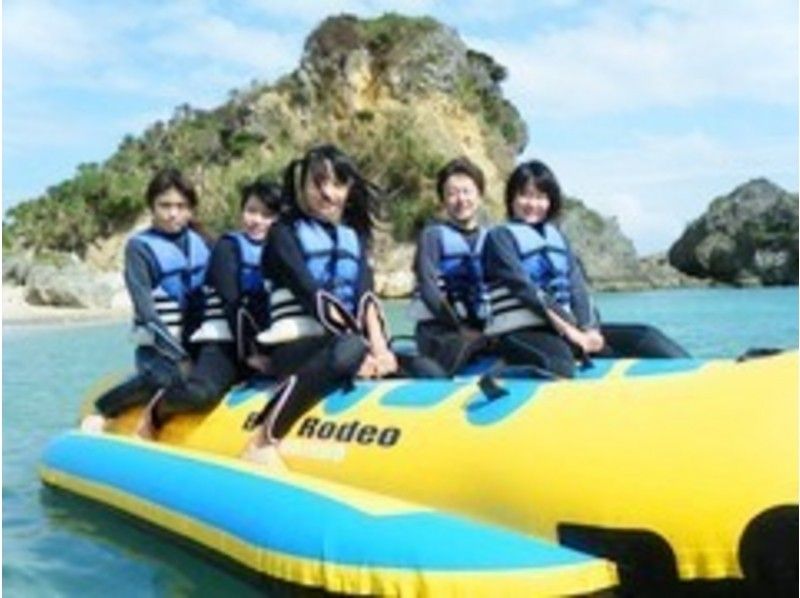 [Okinawa / Uruma City / Hamahiga Island] Corona Countermeasure Shop Uninhabited island snorkel tour by banana boatの紹介画像