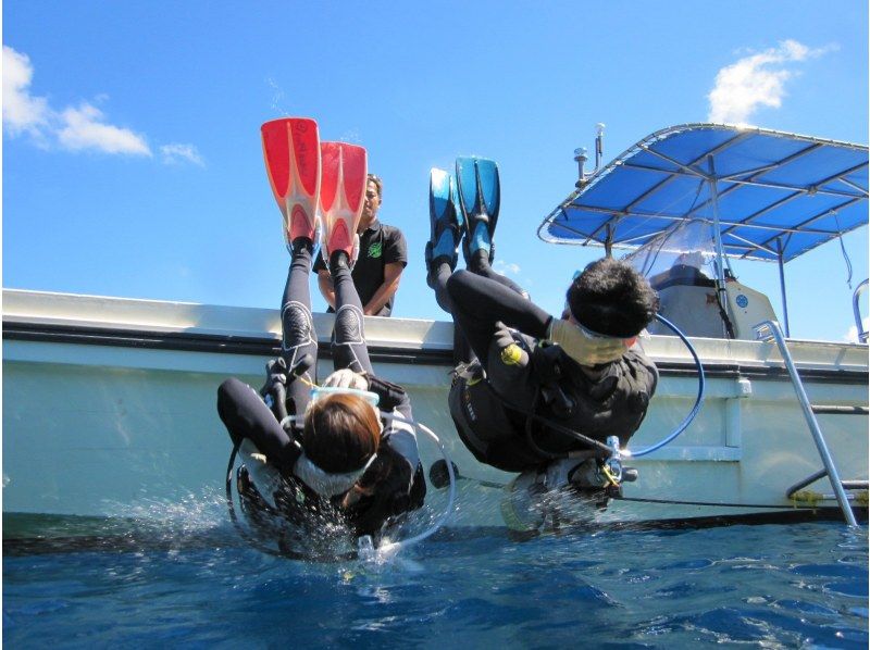 【沖縄/恩納村】青の洞窟体験ダイビング◇貸切専属ガイド◇ 餌あげ無料◇ Gopro無料写真動画プレゼント◇初心者歓迎◇感動の世界へご案内♪の紹介画像