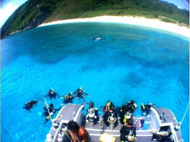 [โอกินาว่า・ หมู่เกาะ Kerama 】มาดูทะเลสีฟ้าใสในขณะที่ล่องลอยอยู่ใน Pukapuka! Kerama Snorkelingの紹介画像