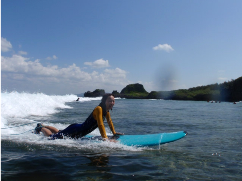 [ 冲绳 ，本岛] 日消除的时候所有的问题！ ！冲浪体验（冲浪指南和升级课程）の紹介画像