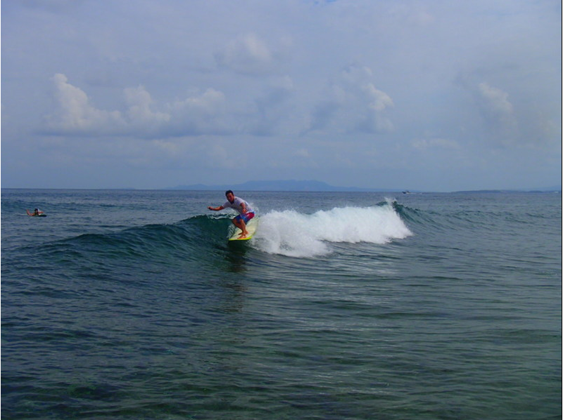 [Okinawa main island] for Intermediate! Surfing (board rental and surfing guide course)の紹介画像