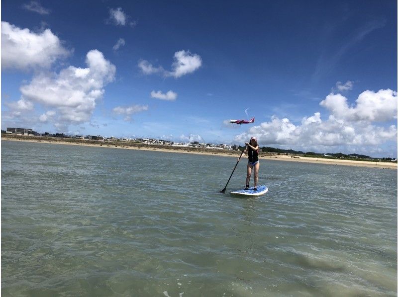 [Okinawa Senagajima Coast] Excellent access from Naha Airport! SUP (stand up paddle board) 1 hour experienceの紹介画像