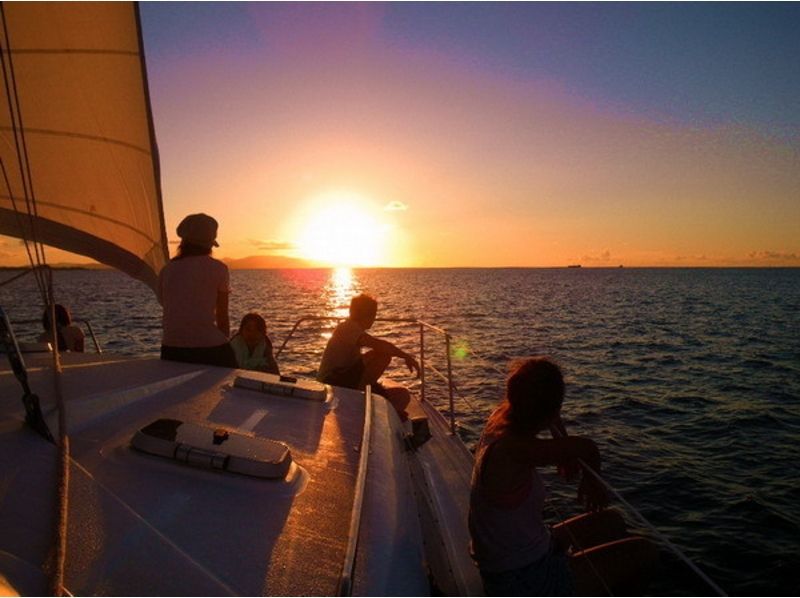 [Okinawa Ishigaki] unforgettable holiday in a beautiful scenery! Sunset charter yacht course [2 hours to 3 hours]の紹介画像