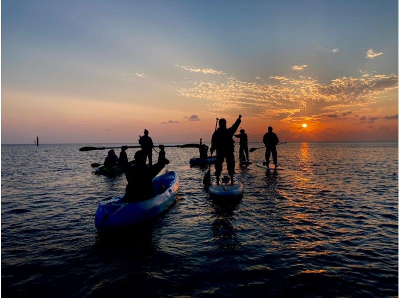 [Group discount for 4 or more people] Sunset Kayaking - Enjoy the sunset over the East China Sea! Includes a mini mangrove tour and photosの紹介画像