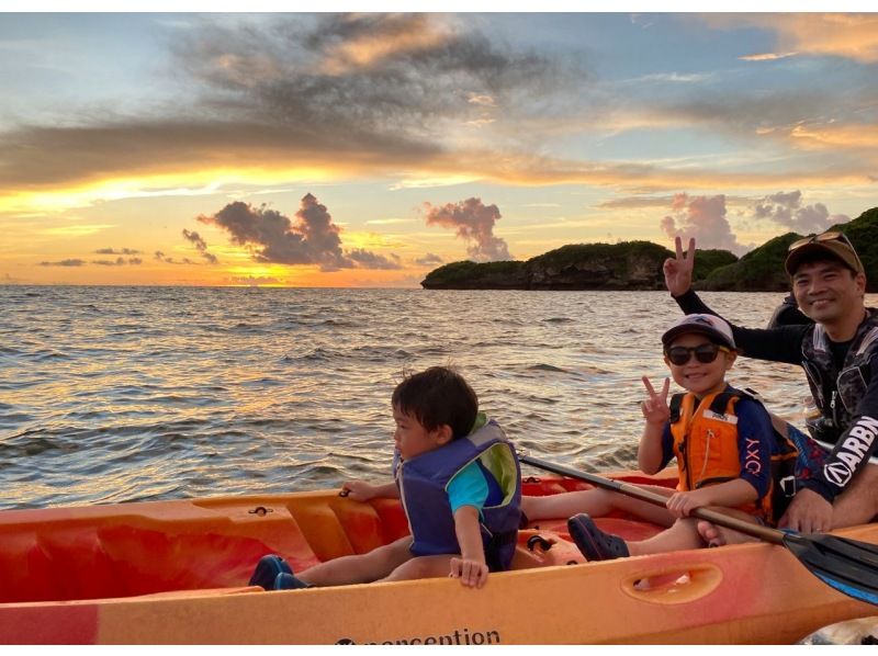 [Group discount for 4 or more people] Sunset Kayaking - Enjoy the sunset over the East China Sea! Includes a mini mangrove tour and photosの紹介画像