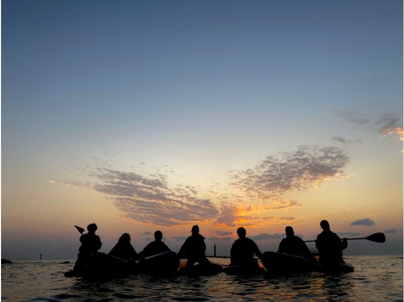 Sunset Kayaking: Safe even for beginners! Popular with women and couples! Enjoy a comfortable time in a new facility ★ Hot water showers and hair dryers available!の紹介画像