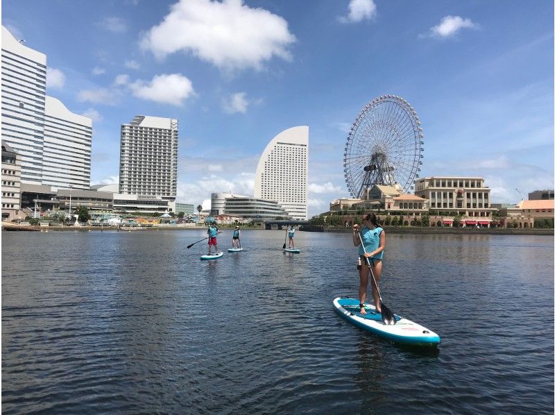 【横浜】SUPで横浜の街と水辺を楽しむ少人数制ツアー（2時間コース）の紹介画像