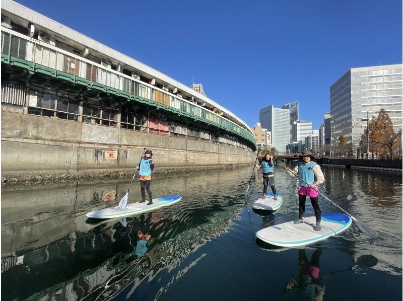 【横浜】SUPで横浜の街と水辺を楽しむ少人数制ツアー（2時間コース）の紹介画像