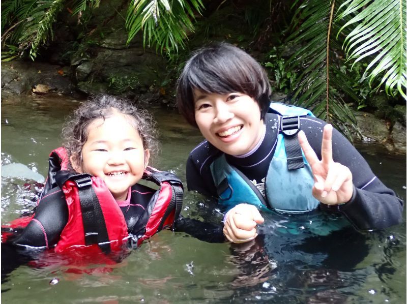 [Private tour for one group] 1-day tour! River trekking in the Yanbaru forest & snorkeling in the beautiful ocean ★Photos and videos includedの紹介画像