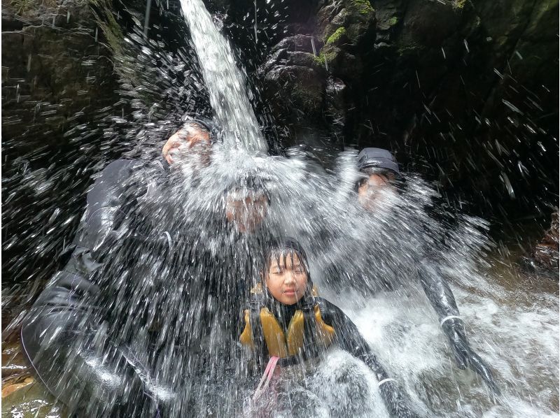 [Private tour for one group] 1-day tour! River trekking in the Yanbaru forest & snorkeling in the beautiful ocean ★Photos and videos includedの紹介画像