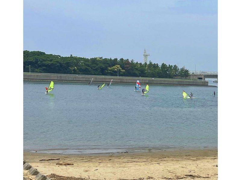 【愛知・新舞子】ウインドサーフィン体験（2時間）初めての方大歓迎！最新機材・少人数！の紹介画像