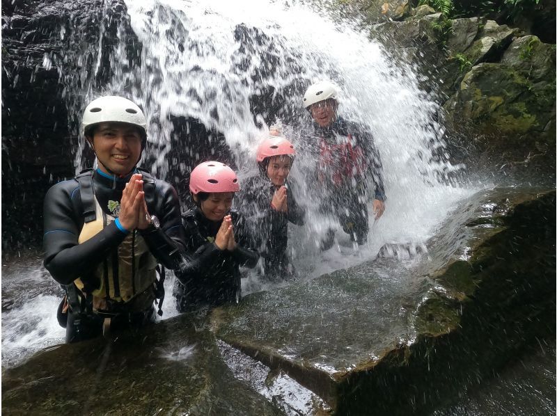 [1 group reserved] Canyoning! Shower climbing & water slide ★Photos and videos included★の紹介画像