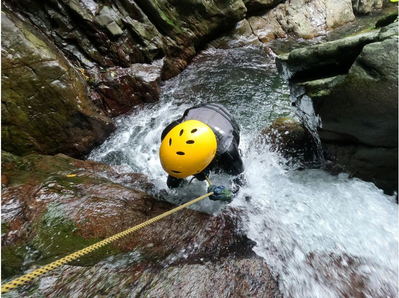 [1 group reserved] Canyoning! Shower climbing & water slide ★Photos and videos included★の紹介画像