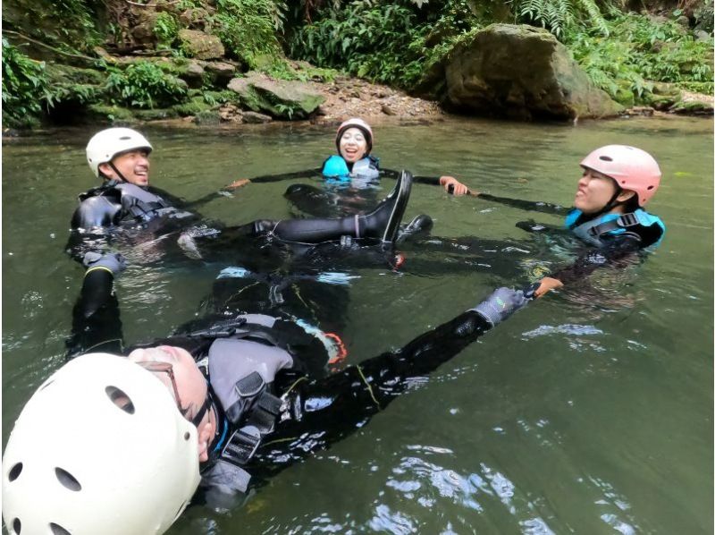 [1 group reserved] Canyoning! Shower climbing & water slide ★Photos and videos included★の紹介画像