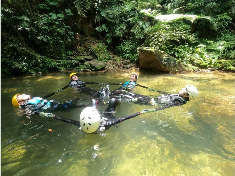 【1組貸し切り】キャニオニング！シャワークライミング＆ウォータースライダー ★写真・動画付き★の紹介画像