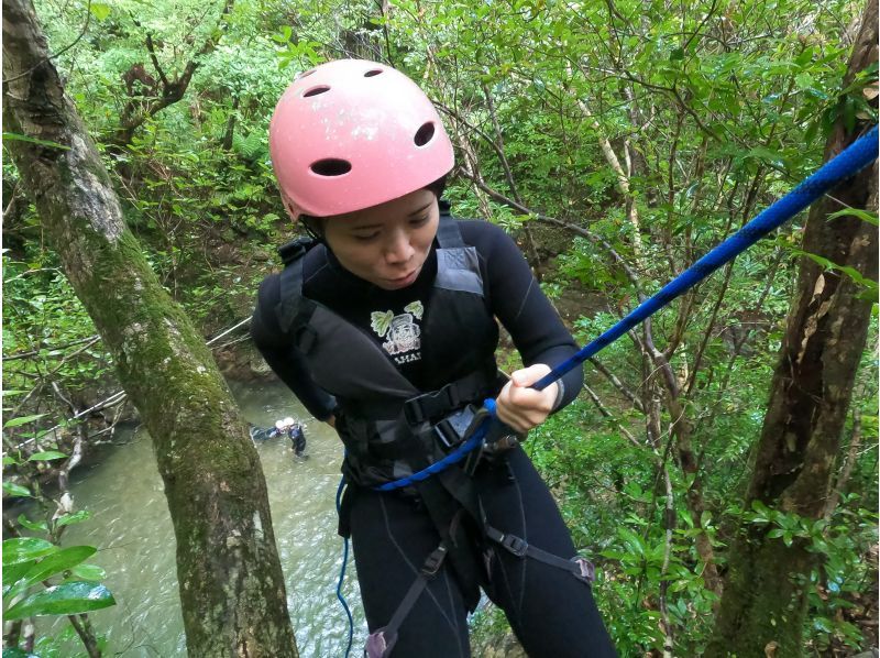 [1 group reserved] Canyoning! Shower climbing & water slide ★Photos and videos included★の紹介画像