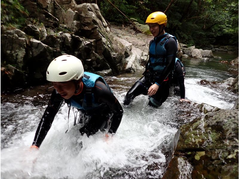 [1 group reserved] Canyoning! Shower climbing & water slide ★Photos and videos included★の紹介画像