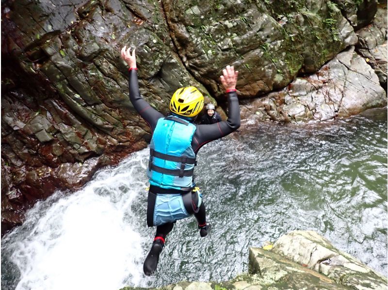 [1 group reserved] Canyoning! Shower climbing & water slide ★Photos and videos included★の紹介画像