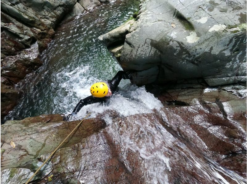 【1組貸し切り】キャニオニング！シャワークライミング＆ウォータースライダー ★写真・動画付き★の紹介画像