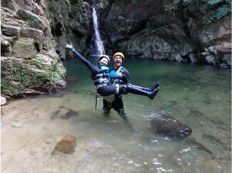 【1組貸し切り】キャニオニング！シャワークライミング＆ウォータースライダー ★写真・動画付き★の紹介画像