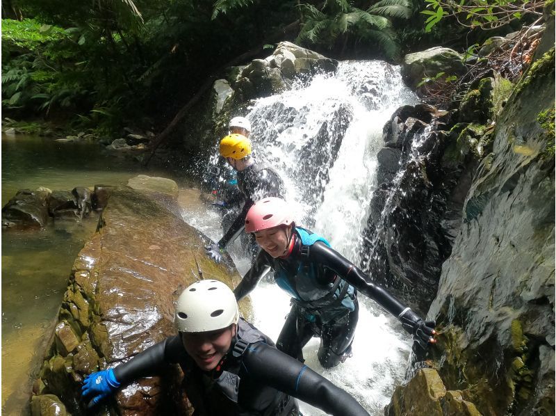【1組貸し切り】キャニオニング！シャワークライミング＆ウォータースライダー ★写真・動画付き★の紹介画像