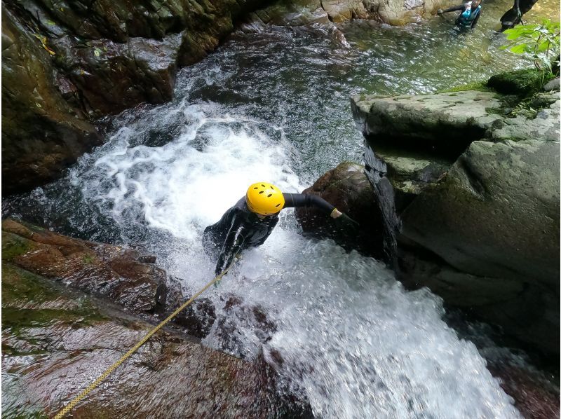 [1 group reserved] Canyoning! Shower climbing & water slide ★Photos and videos included★の紹介画像