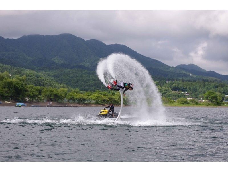 【山梨・山中湖】フライボードをお得にもっと！40分体験コースの紹介画像