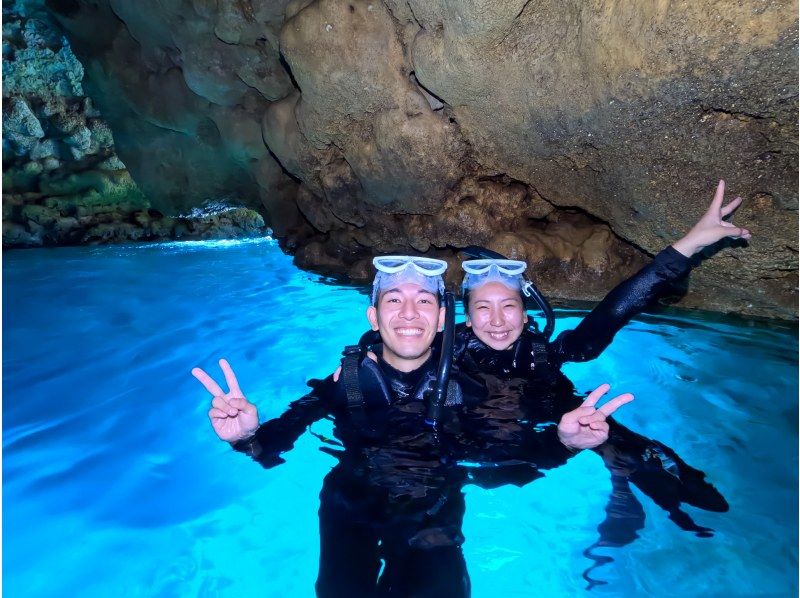 [Okinawa, Onna Village] Blue Cave Snorkeling & Churaumi Experience Diving SET | Guide is fully reserved, so even beginners can feel safe and easy to move around! Boat tourの紹介画像