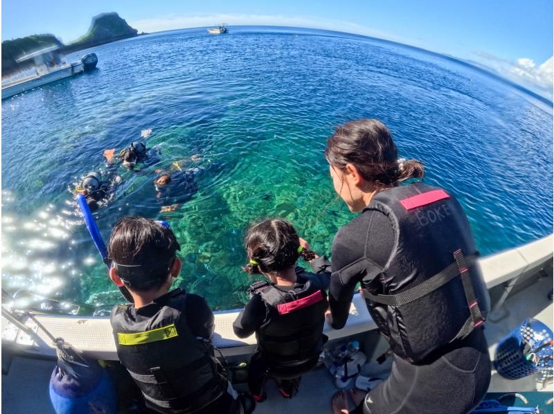 [Okinawa, Onna Village] Blue Cave Snorkeling & Churaumi Experience Diving SET | Guide is fully reserved, so even beginners can feel safe and easy to move around! Boat tourの紹介画像