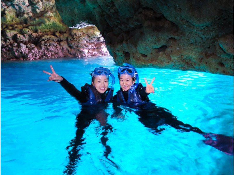 [Okinawa, Onna Village] Blue Cave Snorkeling ♪ A mysterious underwater world adventure! (Easy-to-move boats available / Guides are fully reserved for beginners)の紹介画像