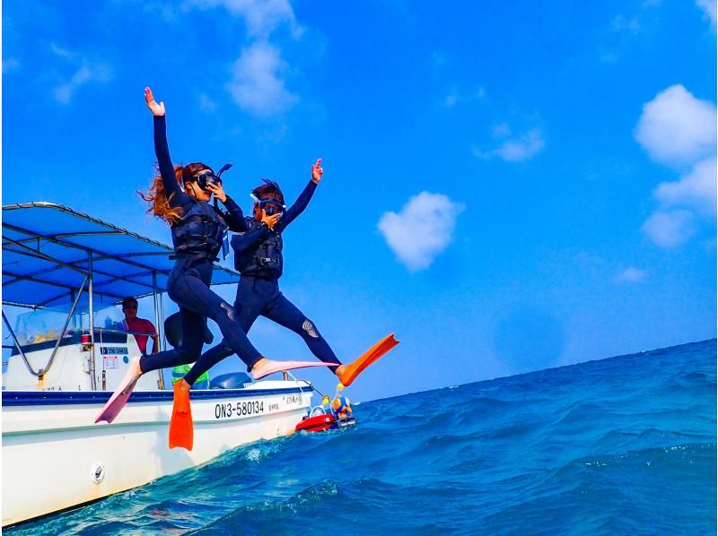 [Okinawa, Onna Village] Blue Cave Snorkeling ♪ A mysterious underwater world adventure! (Easy-to-move boats available / Guides are fully reserved for beginners)の紹介画像